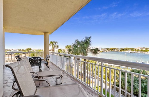 Holiday Isle Condo | 214 m² Condo ∙ 3 bedrooms ∙ 8 guests