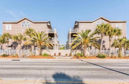 Crescent Beach House | 220 m² House ∙ 4 bedrooms ∙ 12 guests