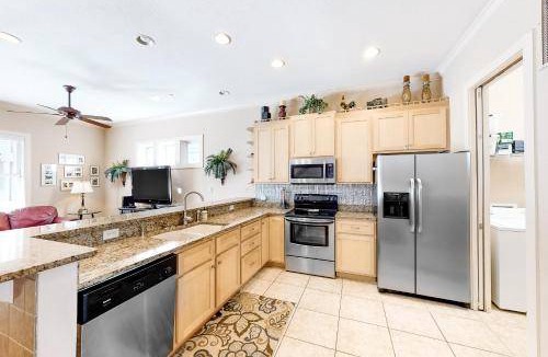 Crescent Beach House | 220 m² House ∙ 4 bedrooms ∙ 12 guests
