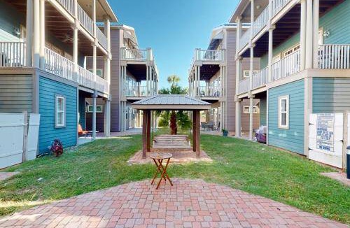 Crescent Beach House | 220 m² House ∙ 4 bedrooms ∙ 12 guests
