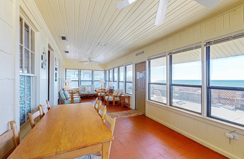 Bahama Beach House | 221 m² House ∙ 5 bedrooms ∙ 15 guests