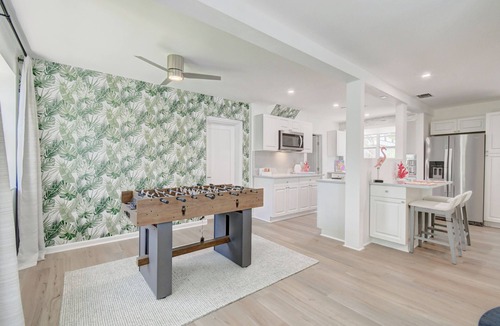 Delray Beach House | 230 | Heated Pool | Hot Tub | Screen Porch | FreeBee Cart Zone |by DelrayNightly