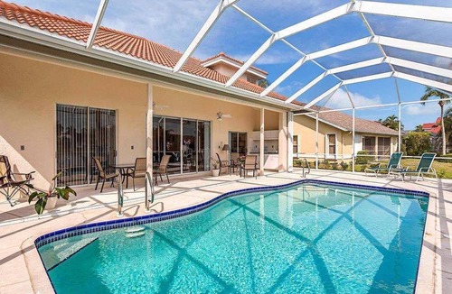 Crown Pointe House | 230 m² House ∙ 4 bedrooms ∙ 8 guests