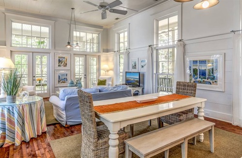 Watercolor House | 252 m² House ∙ 3 bedrooms ∙ 10 guests