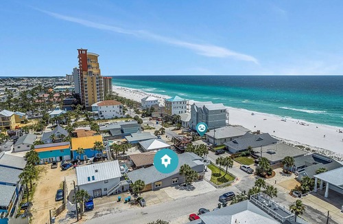 Crescent Beach House | 256 m² House ∙ 6 bedrooms ∙ 18 guests