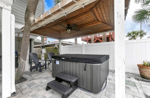 Crescent Beach House | 256 m² House ∙ 6 bedrooms ∙ 18 guests