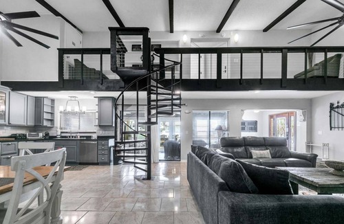 Crescent Beach House | 256 m² House ∙ 6 bedrooms ∙ 18 guests