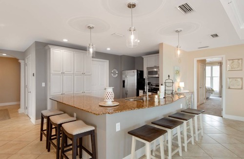 Upper Grand Lagoon Condo | 257 m² Condo ∙ 4 bedrooms ∙ 8 guests