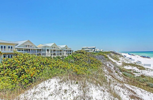 Gulf District House | 261 m² House ∙ 3 bedrooms ∙ 8 guests