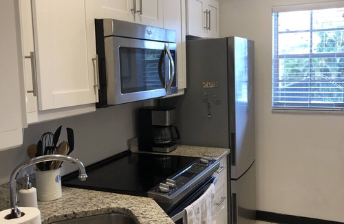 Coquina Sands Condo | 2br 2ba updated condo, pool, steps to the beach and 4 blocks to Olde Naples.