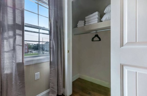 Faubourg Lafayette Condo | 2BR Cozy condo Steps from ST Charles
