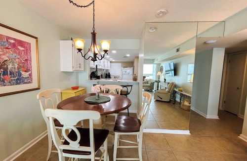 Gulf Shores Condo | 2BR Gulf-Front Condo w/beach equipment | Sleeps 7