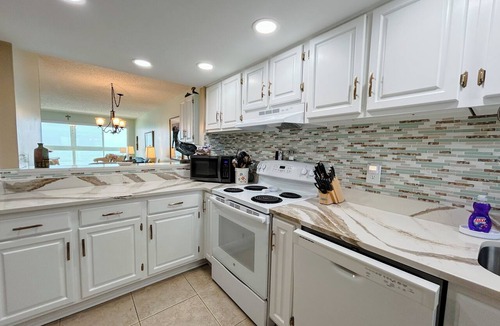 Gulf Shores Condo | 2BR Gulf-Front Condo w/beach equipment | Sleeps 7
