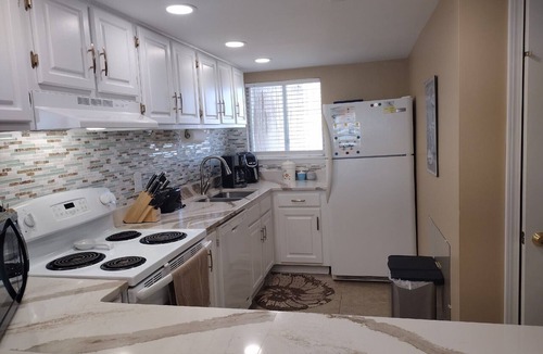 Gulf Shores Condo | 2BR Gulf-Front Condo w/beach equipment | Sleeps 7