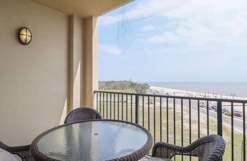 Gulfport Condo | 2BR Gulfport Condo with Stunning View