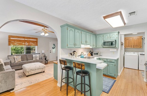 San Augustine House | 2BR Home Near Sam Rayburn Lake w/Fire Pit