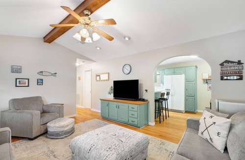 San Augustine House | 2BR Home Near Sam Rayburn Lake w/Fire Pit