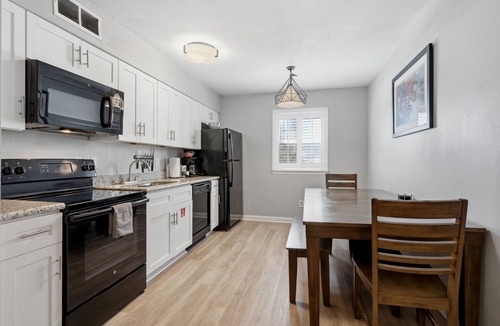 Faubourg Marigny Apartment | 2BR near Frenchmen Street with shared pool, hot tub, and easy walk to the French Quarter.