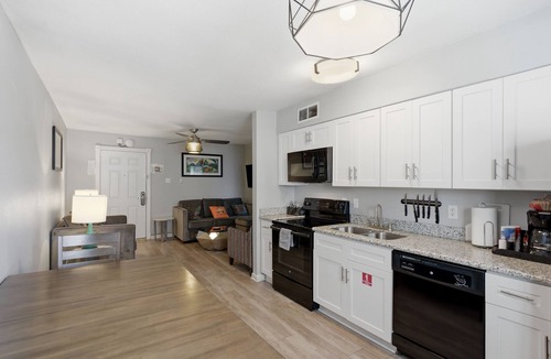 Faubourg Marigny Apartment | 2BR near Frenchmen Street with shared pool, hot tub, and easy walk to the French Quarter.