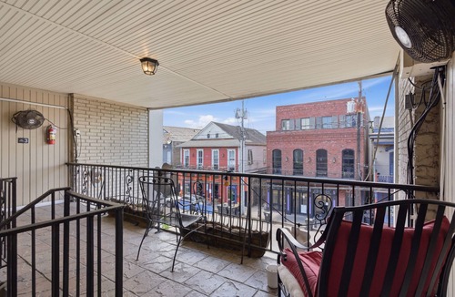 Faubourg Marigny Apartment | 2BR near Frenchmen Street with shared pool, hot tub, and easy walk to the French Quarter.