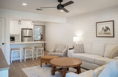 Biloxi Condo | 2BR w/POOL & GOLF CART! Perfect location near the Beach and Downtown! Porter #6
