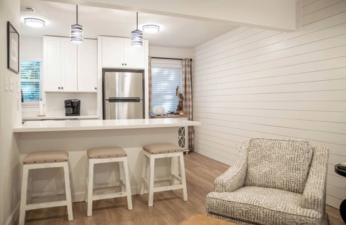 Biloxi Condo | 2BR w/POOL & GOLF CART! Perfect location near the Beach and Downtown! Porter #6