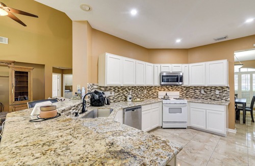 Sugar Land House | 3,500-Sq-Ft Retreat w/Private Yard in Sugar Land!