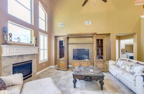 Sugar Land House | 3,500-Sq-Ft Retreat w/Private Yard in Sugar Land!