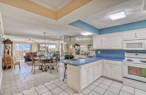 Biltmore Beach Condo | 3 Bd/Ba Standard Shoreline, Steps to Beach & Pool! Sleeps 8! First Floor Condo