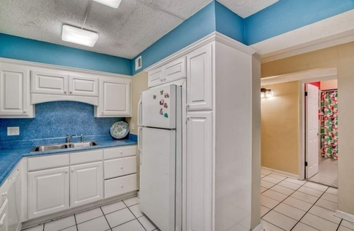 Biltmore Beach Condo | 3 Bd/Ba Standard Shoreline, Steps to Beach & Pool! Sleeps 8! First Floor Condo