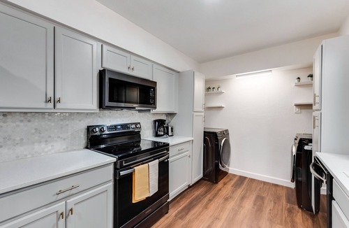 Park Central House | 3 BDR New Renovated Home Smart Tech Boutique-Style Quiet Luxury Retreat
