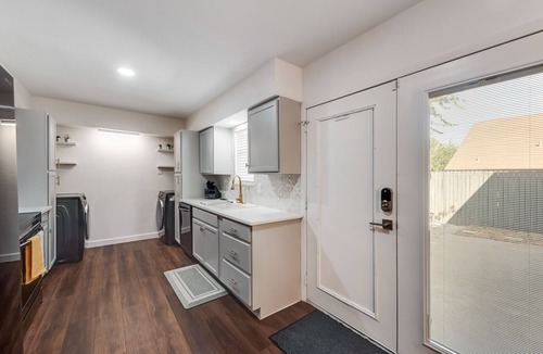 Park Central House | 3 BDR New Renovated Home Smart Tech Boutique-Style Quiet Luxury Retreat