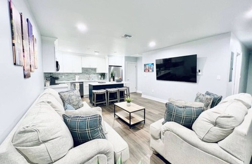 Metairie Condo | 3 Bed/3 Bath with King Bed 15 min to Downtown New Orleans
