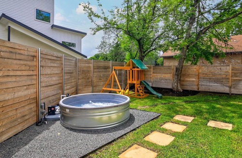 St. Johns House | 3 Bed Modern Design, Cowboy Pool, and Downtown!