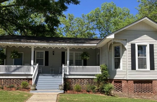 Summit House | 3 bedroom 2 bath Historic Home