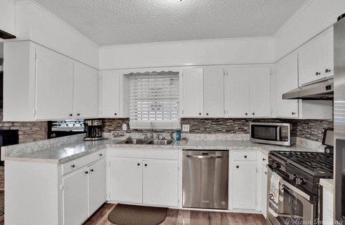 Shreveport House | 3 Bedroom/2 Full Bathroom Home Near Cross Lake, On Cul-de-Sac