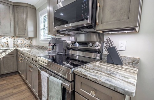 Farrell House | 3 Bedroom - 2 Kings - Near Tunica - Fire Pit & Screened Porch