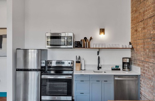 French Quarter Bed & Breakfast | 3 Bedroom Apartment, French Quarter, Rooftop Pool, Walk to Bourbon St
