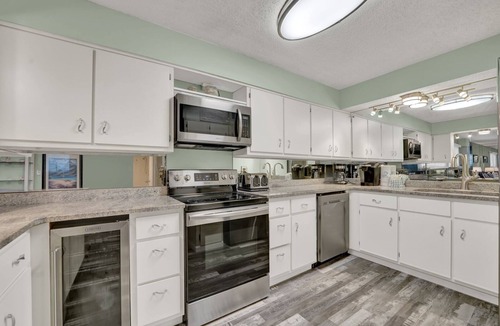 Biltmore Beach Condo | 3 Bedroom Deluxe Modern beach condo with balcony beach access - Shoreline Beach