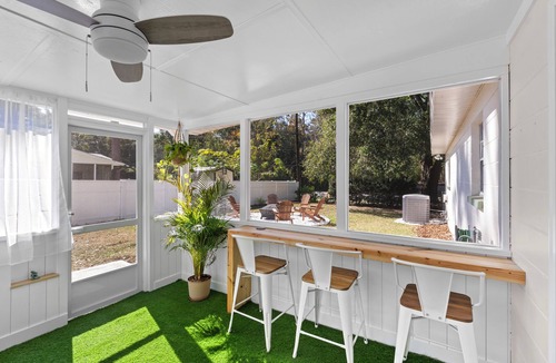 Gainesville Ski Chalet | 3-bedroom entire house with pool near UF and Santa Fe College.