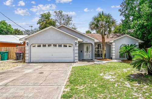 El Centro Beach House | 3 Bedroom Home w/Large Private Yard & Garage Parking, Near the Beach!