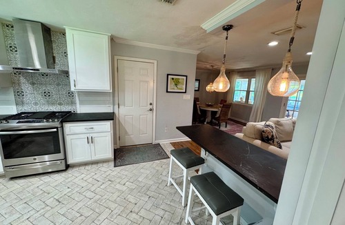 Tallahassee House | 3-bedroom home in Tally with yard & garage, 4 miles from FSU, FAMU, & Capital