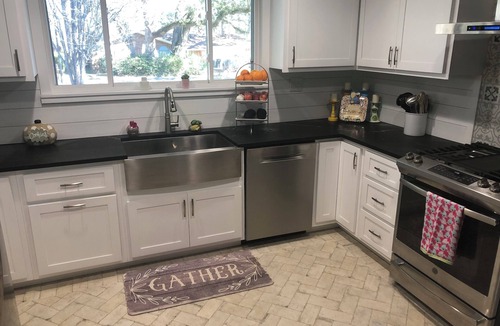 Tallahassee House | 3-bedroom home in Tally with yard & garage, 4 miles from FSU, FAMU, & Capital