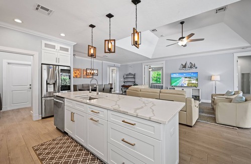 Bonita Springs House | 3-bedroom home just 4 minutes drive to Bonita Springs Public Beach