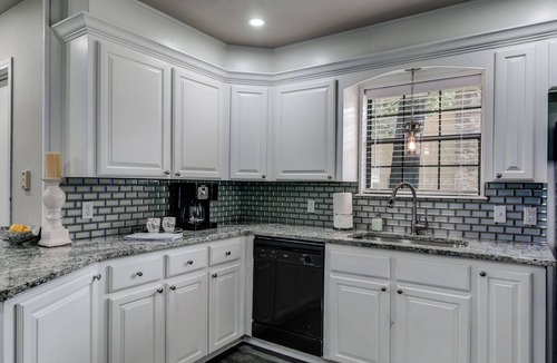 Texarkana House | 3 Bedroom home with plenty of space for 10 close to shopping and restaurants