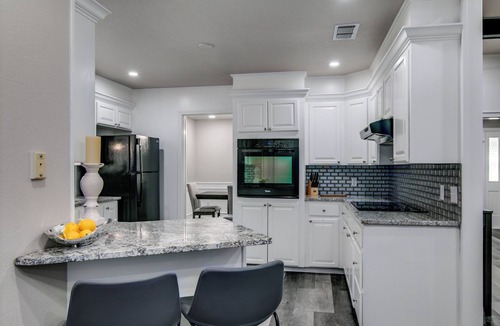 Texarkana House | 3 Bedroom home with plenty of space for 10 close to shopping and restaurants