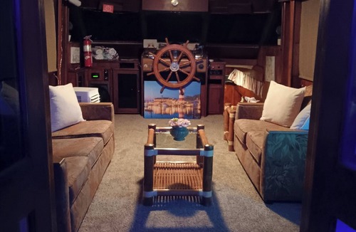 Midtown House | 3-bedroom house boat in tranquil Key West with AC