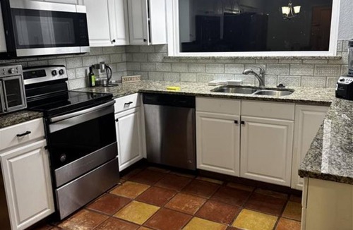 Southwest Arlington House | 3-bedroom house in Arlington, 20 minutes from AT&T Stadium and the Stockyards.