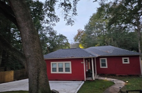 Laurel House | 3-bedroom house in enjoyable Laurel with WiFi, AC