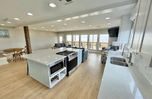 Lakeview  Jefferson County House | 3-bedroom house in peaceful Little Florida Beach with WiFi, AC